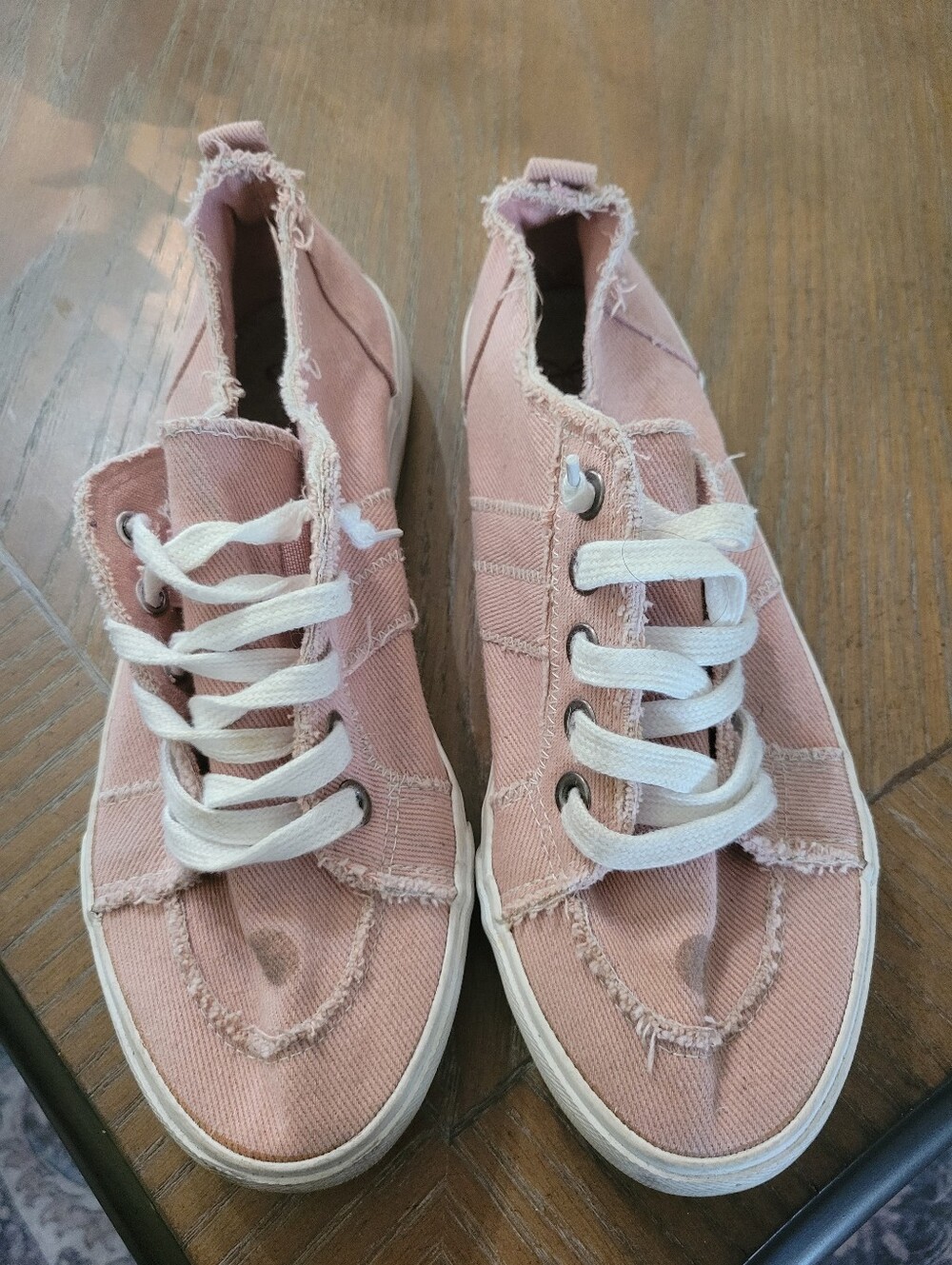 Jellypop Shaggy Comfort Fit Women's Sneaker Size 9!